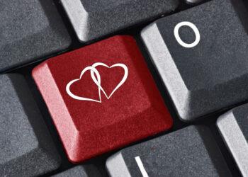 Tikrovės neatitinkantis komentaras internete – teisė į nuomonę ar garbės ir orumo pažeidimas? | „Shutterstock“ nuotr.