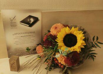 Leidyklos „Alma littera“ apdovanojimas už geriausią 2021 m. knygą paaugliams „Sulaukti aušros“ | Klaipėdos apskrities Ievos Simonaitytės viešosios bibliotekos nuotr.