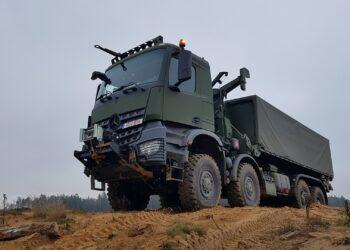 Kariniai sunkvežimiai | AROCS, KAM nuotr.