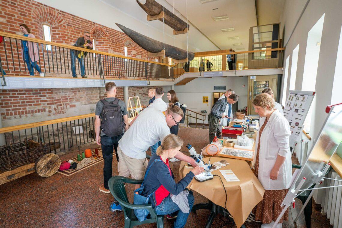 Dirbantys su archeologinio paveldo tyrimais, išsaugojimu ir populiarinimu pristato savo veiklą | S. Samsonas, LN nuotr.