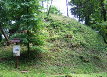 Lašinių piliakalnis Kaišiadorių raj. | wikipedija.org, Vilensija nuotr.