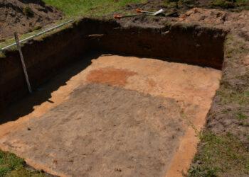 Pumpėnų miestelyje atkasti Antrojo pasaulinio karo sovietų karių palaikai | G. Balčiūnaičio nuotr.