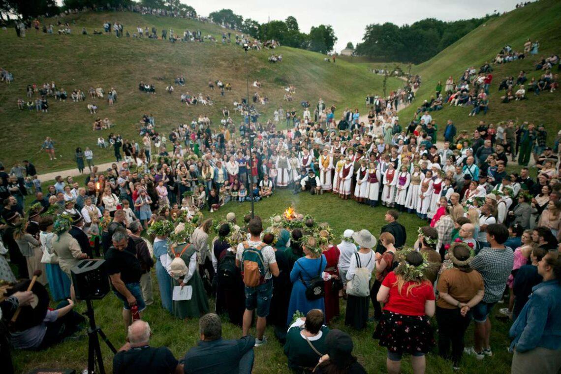 Kernavėje šviesiausią metų dieną atšvęsta jau 56-oji Rasos šventė