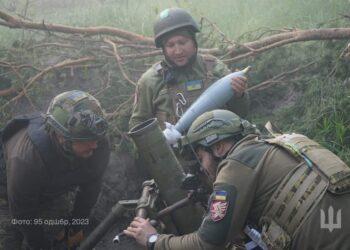 95-osios šturmo desanto brigados karys siunčia ivanams linkėjimus | facebook.com/GeneralStaff.ua nuotr.