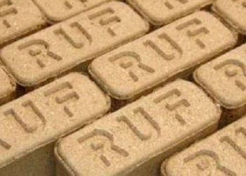 Kietojo biokuro briketai | unsplash.com nuotr.