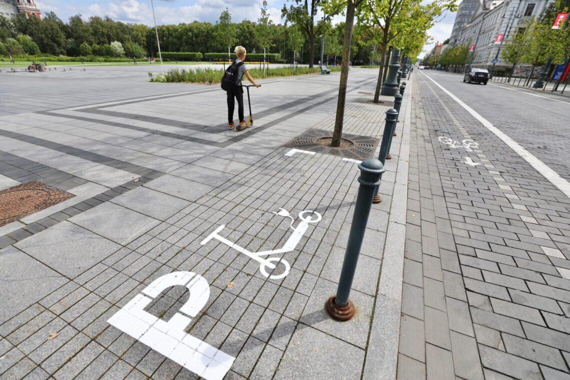 Paspirtukams skirtos stovėjimo vietos | K. Mačiūno nuotr.