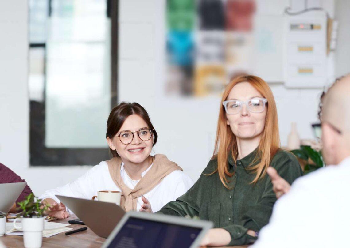 Reklaminė atributika – investicija į verslą ir darbuotojų gerovę