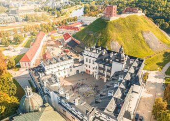 Moksleiviai rašo linkėjimus Vilniui | „Go Vilnius“ nuotr.