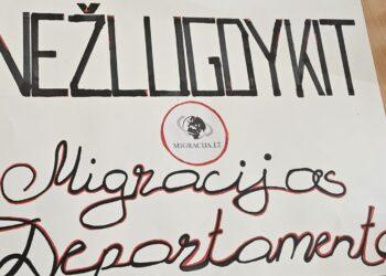 Prasidėjo piketas „Nežlugdykite Migracijos departamento!“ |lps.lt muotr.