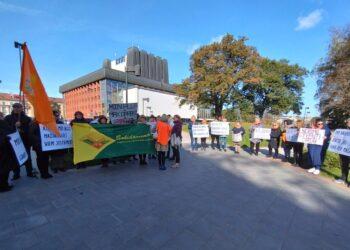 Migracijos departamento darbuotojai piketavo prie Vyriausybės | lps.lt nuotr.