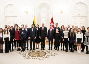 Apdovanoti Konstitucijos egzamino nugalėtojai | lrp.lt nuotr.