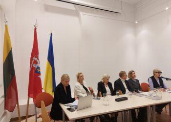 Uždarant parodą „Europos Gulagas“ aptartos sovietinės represijos. Diskusijos dalyviai | LGGRTC nuotr.