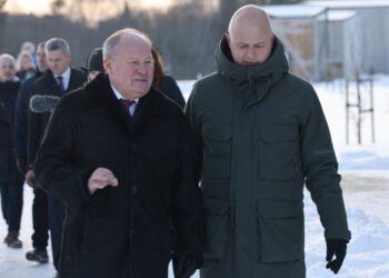 Kauno r. meras Valerijus Makūnas ir aplinkos ministras Simonas Gentvilas Laukinių gyvūnų globos centre | Kauno rajono savivaldybės nuotr.