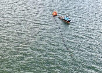 Ties Būtinge į jūrą išsiliejo nafta | am.lrv.lt nuotr.