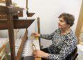 Audėja Veronika Valenskienė prie staklių taudodailės dirbtuvėse „Šimtavirvis“ | punskas.pl nuotr.