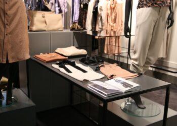 Rūbų parduotuvė | pexels.com, E. Kisuro nuotr.