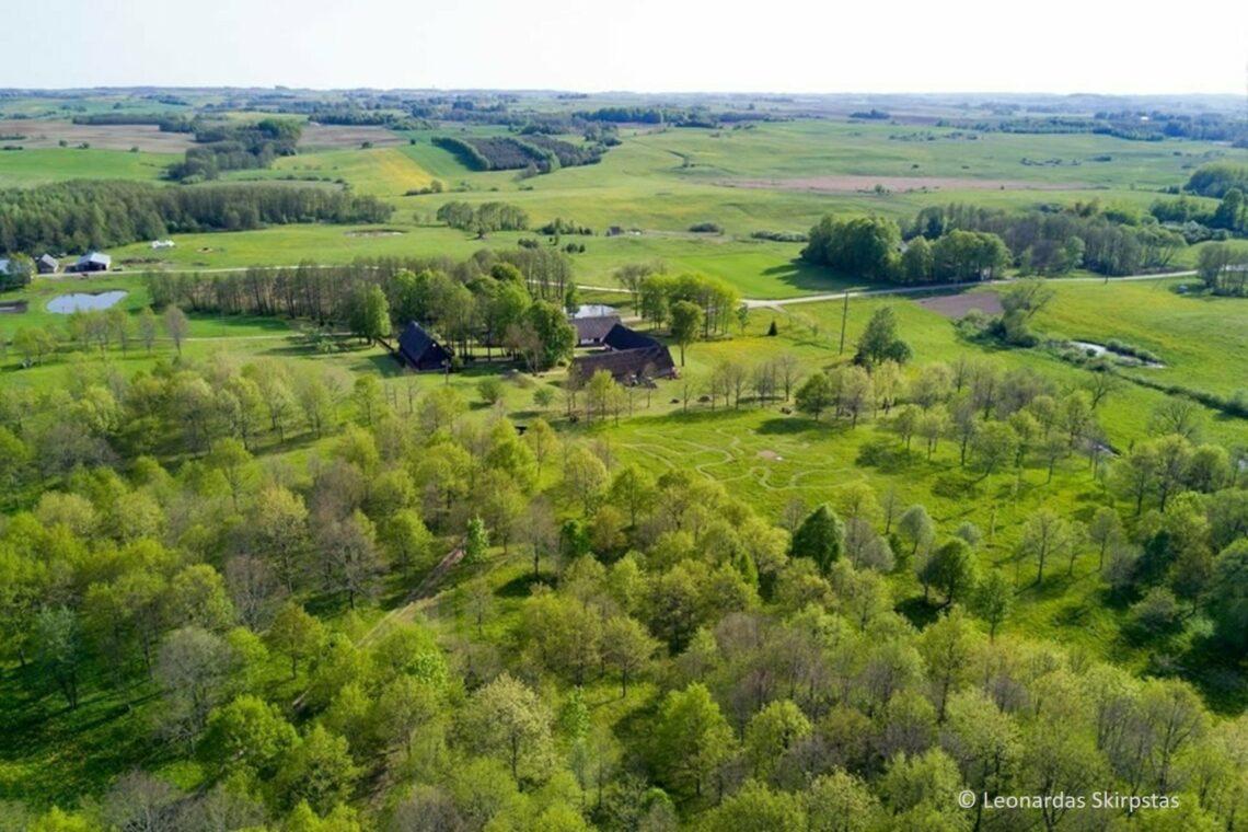 Jono Basanavičaus gimtinė ir ąžuolynas | L. Skirpsto nuotr.