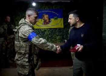 Volodymyras Zelenskis lanko karius Charkove 2025-05-16 | president.gov.ua nuotr.