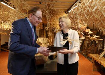 A.Plioplys dovanoja sesers Ramutės Plioplytės Sodą | lnm.lt nuotr.