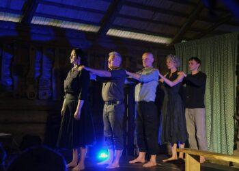 Kleboniškių kaimo buities muziejuje prasidėjo 25-asis klojimo teatro veiklos laikas | A. Labenskytės nuotr.