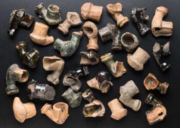 Sudėtinės Šnipiškių dirbtuvės I tipo pypkės be keteros. XVII a. pab. – XVIII a. pr. Šnipiškių pypkių dirbtuvė Vilniuje | LNM, G. Trečioko nuotr.