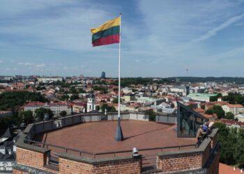 Bus atnaujinamas Gedimino bokšto vėliavos stiebas: plazdės dar didesnė vėliava | lnm.lt nuotr.