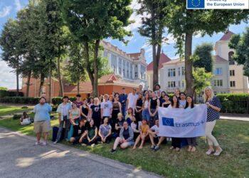 „Sekite savo protą ir kūną“: Jaunimo sveikata ir gerovė skaitmeninėje eroje