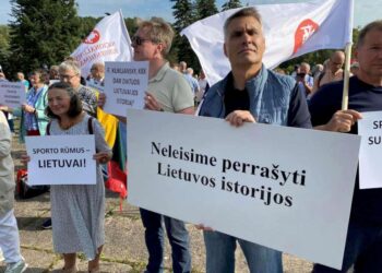 Protestuotojai reikalauja Sporto rūmus atiduoti Sąjūdžio, o ne žydų kapinių įamžinimui