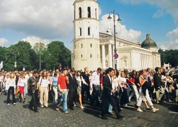 Istorinės akimirkos: Vilniaus universitetas švenčia rugsėjo 1-osios eisenos 30-metį | VU archyvo nuotr.
